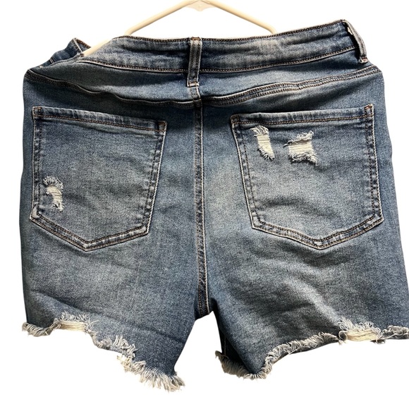 Wax Jeans Distressed Jean shorts (Size L) - Picture 2 of 6